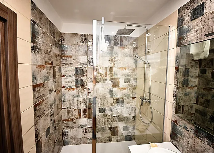 Aurora לינה וארוחת בוקר 3*